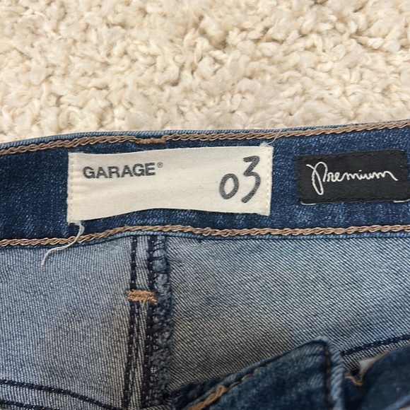 GARAGE 3 Premium 2 toned denim Ultra High Rise cropped jeans w slight distress - Picture 2 of 10